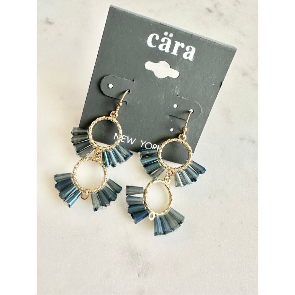 Nordstrom‘s gold tone blue beaded dangle earrings
